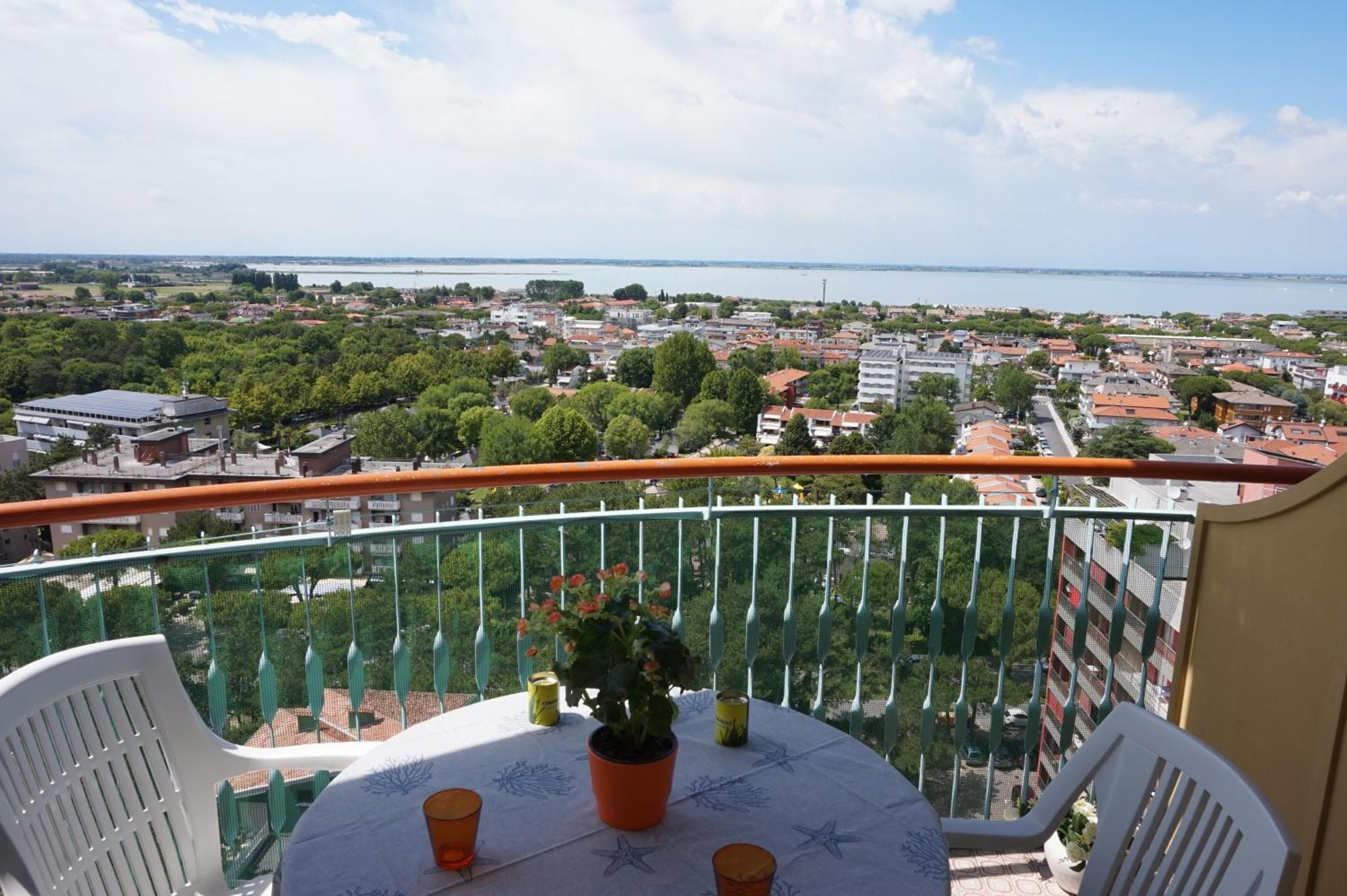 Appartamenti La Torre Lignano Sabbiadoro Exteriör bild
