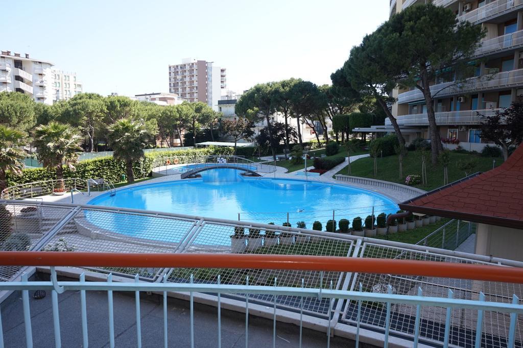 Appartamenti La Torre Lignano Sabbiadoro Exteriör bild