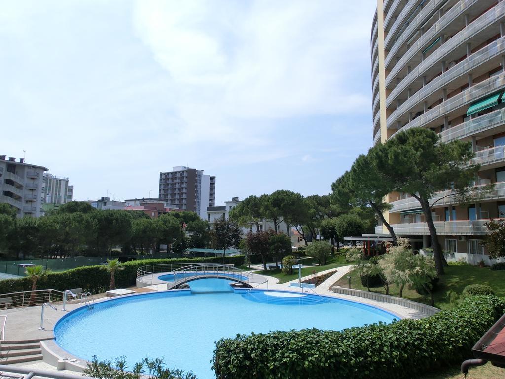 Appartamenti La Torre Lignano Sabbiadoro Exteriör bild