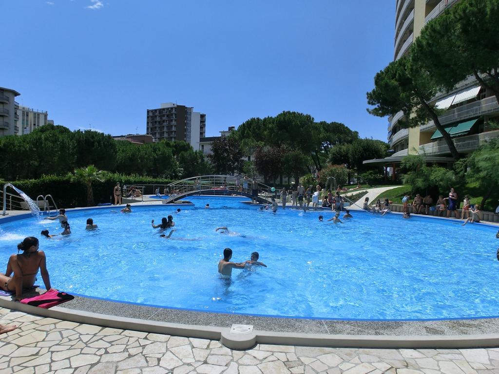 Appartamenti La Torre Lignano Sabbiadoro Exteriör bild