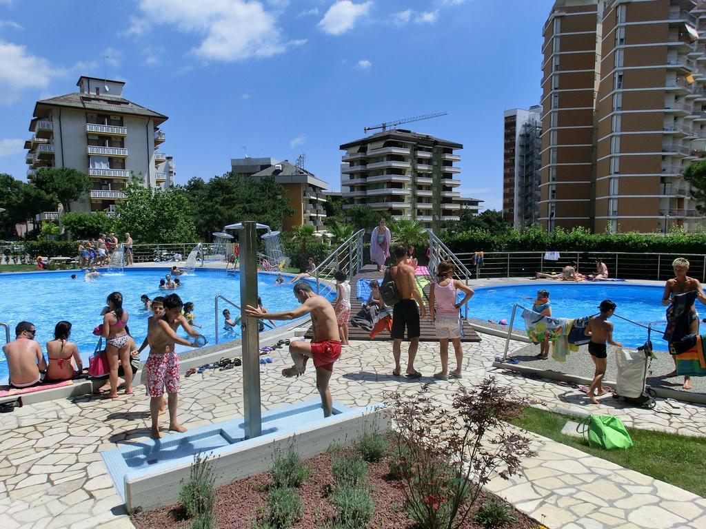 Appartamenti La Torre Lignano Sabbiadoro Exteriör bild
