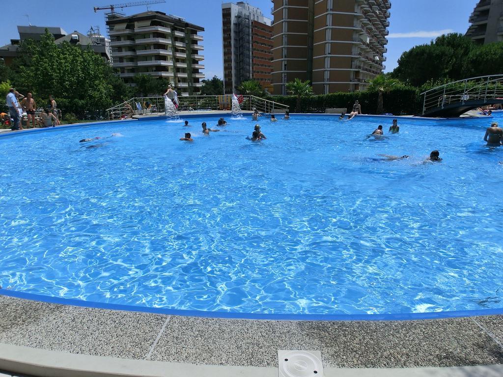 Appartamenti La Torre Lignano Sabbiadoro Exteriör bild