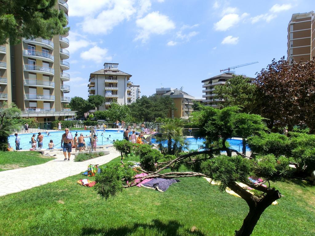 Appartamenti La Torre Lignano Sabbiadoro Exteriör bild