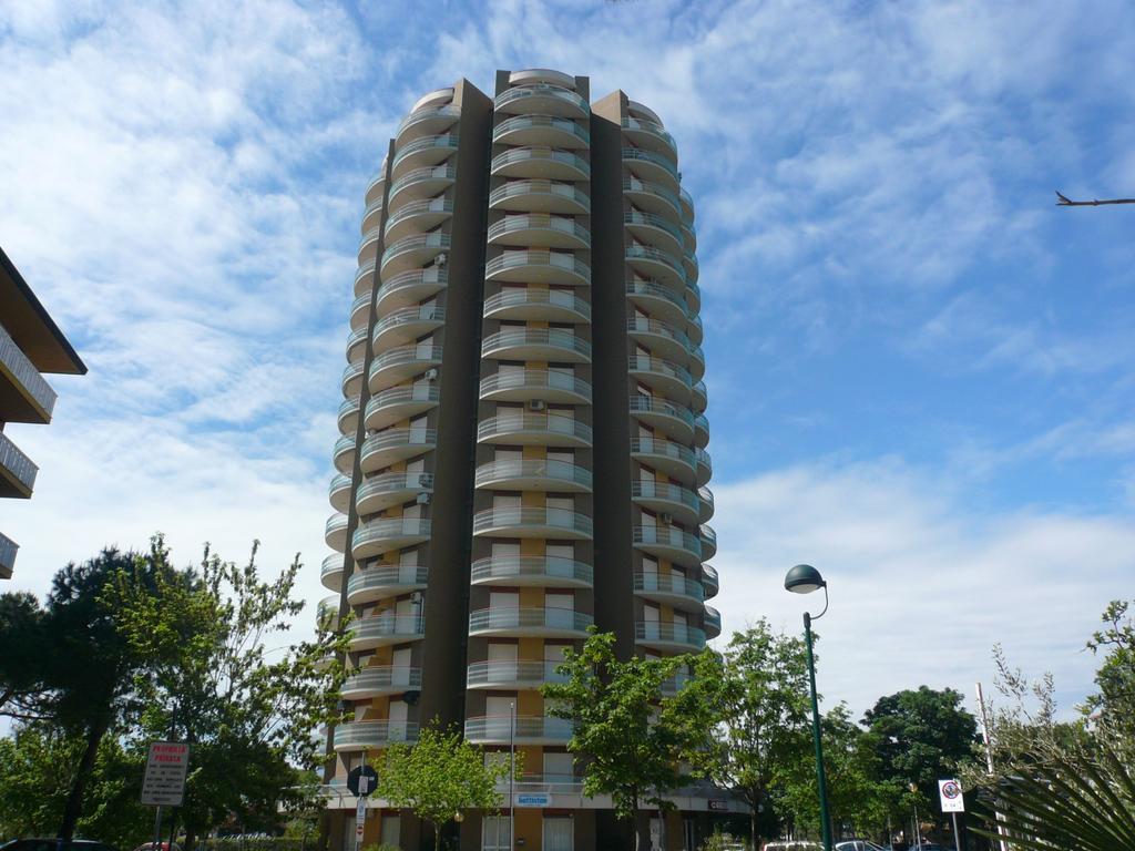 Appartamenti La Torre Lignano Sabbiadoro Exteriör bild